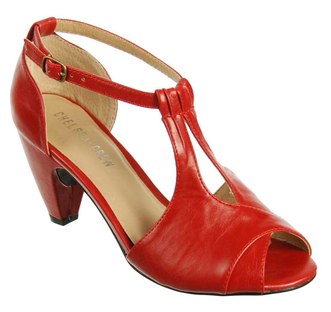 For the rumba, the samba or the swing, the Chelsea Crew Carla Green Dance Class Heel is right on step. The basket weave, double T strap upper is in emerald